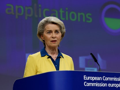 رئيسة المفوضية الأوروبية أورسولا فون دير لايين في مؤتمر صحافي في بروكسل - 17 يونيو 2022 - REUTERS