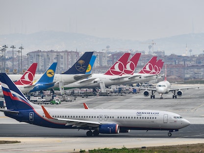طائرة تابعة للخطوط الجوية الروسية "إيروفلوت" على مدرج مطار أتاتورك الدولي في إسطنبول. 4 أبريل 2019  - AFP