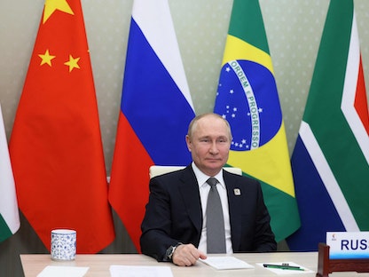 الرئيس الروسي فلاديمير بوتين يشارك في قمة بريكس الرابعة عشرة عبر مكالمة فيديو. 23 يونيو 2022 - AFP