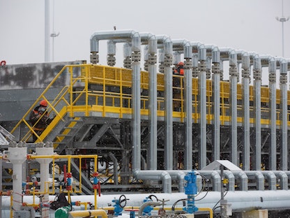 محطة ضغط لشركة "غازبروم" تشكّل نقطة انطلاق لخط أنابيب الغاز "نورد ستريم 2" في أوست لوغا بروسيا - 28 يناير 2021 - Bloomberg