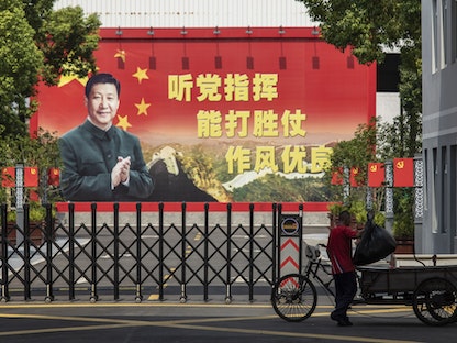 الرئيس الصيني شي جين بينغ على لوحة إعلانية في شنغهاي - 30 أغسطس 2021 - Bloomberg