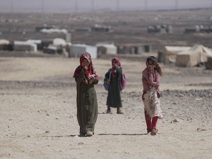 فتيات بمخيم للنازحين في مأرب - 3 نوفمبر 2021 - REUTERS