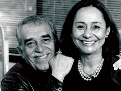  الكاتب الكولومبي الراحل جابرييل جارسيا ماركيز مع زوجته - aawsat