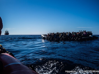 جانب من عملية إنقاذ عدد من المهاجرين غير الشرعيين في البحر المتوسط - -  SOS MEDITERRANEE