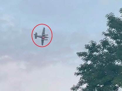 لقطة للطائرة التي سرقها موظف في مطار  توبيلو بولاية ميسيسيبي مهدداً باستهداف أحد المتاجر - 3 سبتمبر 2022 - TWITTER