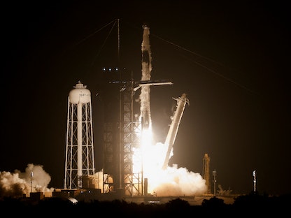صاروخ سبيس إكس فالكون 9 ينطلق حاملاً أربعة رواد فضاء في رحلة استكشافية لمدة ستة أشهر إلى محطة الفضاء الدولية - 27 إبريل 2022 - REUTERS