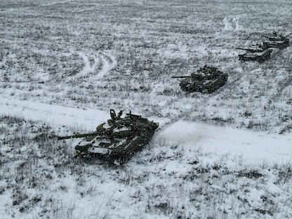 دبابات روسية في منطقة للتدريبات بروستوف، غرب روسيا، 27 يناير 2022 - REUTERS