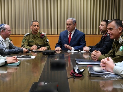 رئيس الوزراء الإسرائيلي نتنياهو ورئيس الأركان أفيف كوخافي في تل أبيب - 14 مارس 2019 - REUTERS