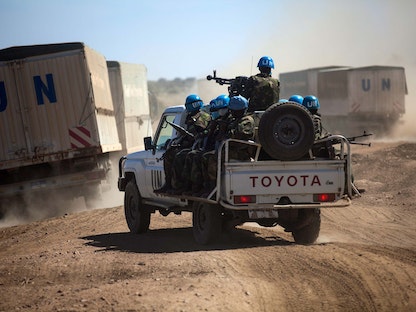 سيارة تقلّ عناصر من قوات حفظ السلام في إقليم دارفور غرب السودان- 9 ديسمبر 2020 - حساب يوناميد في "تويتر"