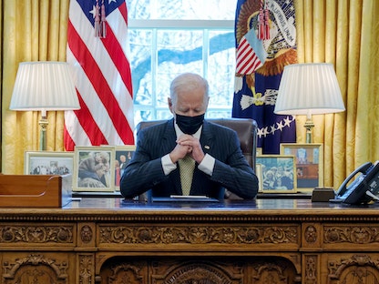 الرئيس الأميركي جو بايدن في مكتبه بالبيت الأبيض - 30 مارس 2021 - REUTERS