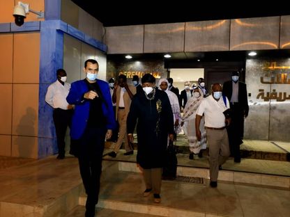 المدعية العامة للمحكمة الجنائية الدولية فاتو بنسودا في مطار الخرطوم الدولي- 17 أكتوبر 2020 - وكالة الأنباء السودانية "سونا"