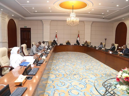 جانب من الاجتماع الطارئ لمجلس الأمن والدفاع السوداني، برئاسة رئيس مجلس السيادة الانتقالي عبد الفتاح البرهان- 25 أبريل 2022 - Twitter/@TSC_SUDAN