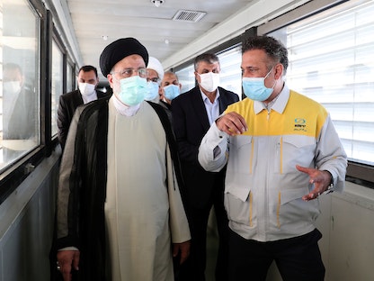 الرئيس الإيراني إبراهيم رئيسي خلال زيارة لمحطة بوشهر النووية، 8 أكتوبر 2021 - via REUTERS