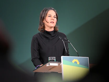 وزيرة الخارجية الألمانية أنالينا بيربوك خلال المؤتمر الفيدرالي لحزب "الخضر" في مدينة بون- 15 أكتوبر 2022 - REUTERS