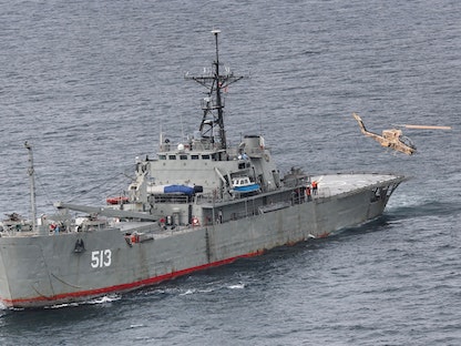 سفينة إيرانية خلال تدريبات عسكرية في خليج عمان. 31 ديسمبر 2022 - REUTERS