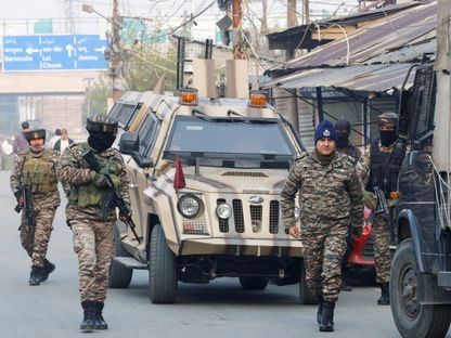 ضحايا ومصابون في انفجار بمركز للشرطة بالشطر الهندي من كشمير