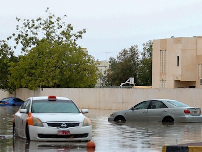 المياه غمرت شوارع العاصمة مسقط جرّاء الأمطار الغزيرة  - AFP