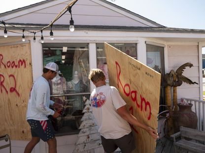 الإعصار بيريل يتسبب بانقطاع التيار الكهربائي مع توغله في تكساس