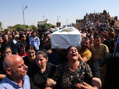 جانب من جنازات ضحايا حريق قاعة الزفاف في بلدة الحمدانية بمحافظة نينوى في العراق. 28 سبتمبر 2023 - Reuters