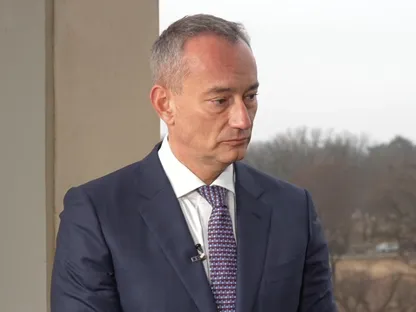 ملادينوف لـ"الشرق": لا خيار سوى نجاح مجلس السلام.. ويجري العمل على قوة أمنية فلسطينية