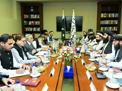 الصين وباكستان تطالبان أفغانستان بالتعامل مع "الجماعات الإرهابية" وتعدان بتعاون اقتصادي