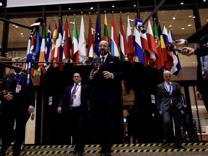 رئيس المجلس الأوروبي شارل ميشيل يتحدث إلى الصحافيين في نهاية اليوم الأول لقمة الاتحاد الأوروبي في بروكسل. 18 أبريل 2024 - AFP