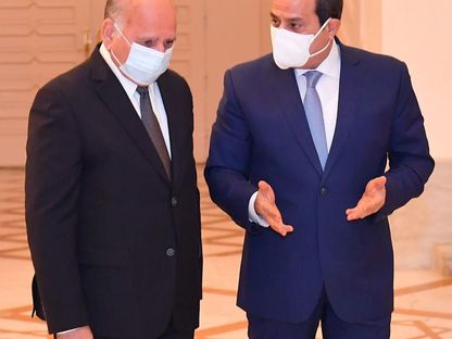 الرئيس المصري عبد الفتاح السيسي خلال استقباله وزير الخارجية العراقي فؤاد حسين - 12 أكتوبر 2020 - "الرئاسة المصرية"