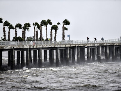 الإعصار إيان يضرب ساحل فلوريدا بالولايات المتحدة، 28 سبتمبر 2022 - AFP