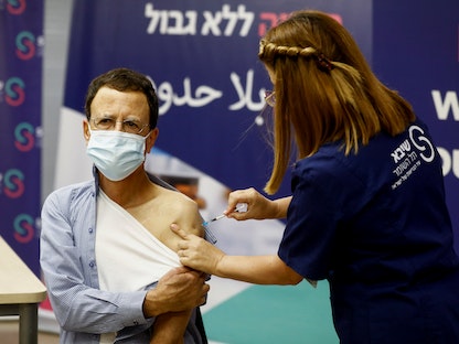 مركز تطعيم قرب تل أبيب، 31 ديسمبر 2021 - REUTERS