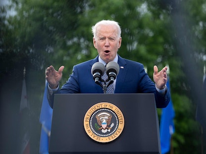 الرئيس الأميركي جو بايدن يتحدث خلال تجمع في دولوث، جورجيا، 29 أبريل 2021 - AFP