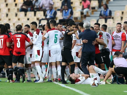 مشادات بين لاعبين مصريين ومغاربة خلال مواجهة ربع النهائي في كأس إفريقيا - 30 يناير 2021 - REUTERS