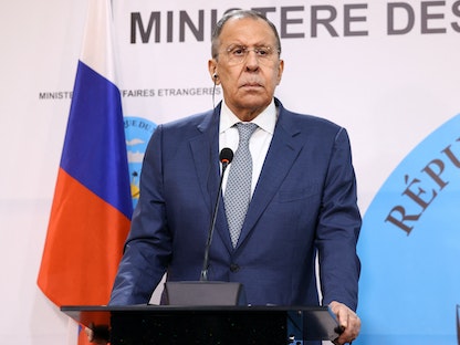 وزير الخارجية الروسي سيرجي لافروف خلال مؤتمر صحافي في مالي. 7 فبراير 2023 - REUTERS
