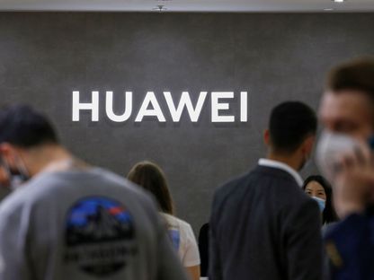 شعار شركة "هواوي" الصينية في معرض للتكنولوجيا في برلين، ألمانيا - REUTERS