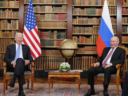 الرئيس الروسي فلاديمير بوتين مع نظيره الأميركي جو بايدن خلال القمة التي جمعت بينهما في جنيف بسويسرا 16 يونيو 2021 - AFP