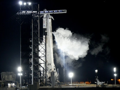 صاروخ SpaceX على منصة الإطلاق 39A حيث تقرر وقف إطلاقه بسبب مشكلات تقنية في مركز كينيدي للفضاء بولاية فلوريدا الأميركية. 27 فبراير 2023 - AFP