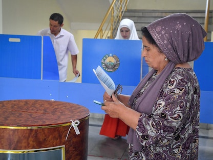 أوزبكستان تشهد أول انتخابات بعد تمديد فترات الرئاسة