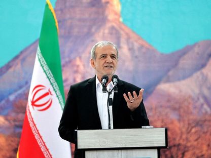 الرئيس الإيراني مسعود بيزشكيان خلال اجتماع في إيلام، إيران، 12 يونيو 2025 - via REUTERS