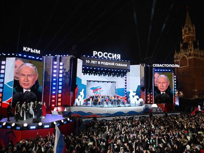 الرئيس الروسي فلاديمير بوتين يلقي كلمة أمام الآلاف بالميدان الأحمر في موسكو ضمن احتفالات بالذكرى العاشرة لضم شبه جزيرة القرم. 18 مارس 2024 - AFP