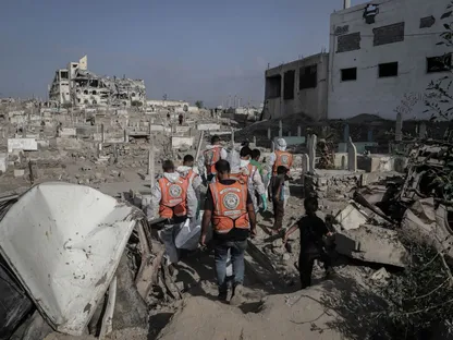 غارة إسرائيلية تقتل 8 فلسطينيين على الأقل في قطاع غزة