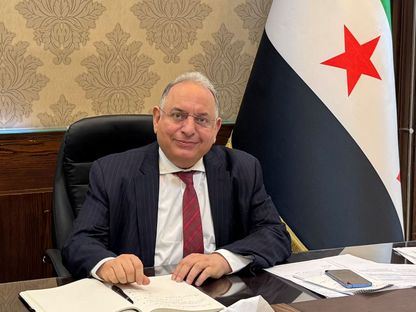 وزير المالية السوري محمد يسر برنية خلال مقابلة مع "رويترز" في مكتبه بوزارة المالية في دمشق، 14 مايو 2025 - REUTERS