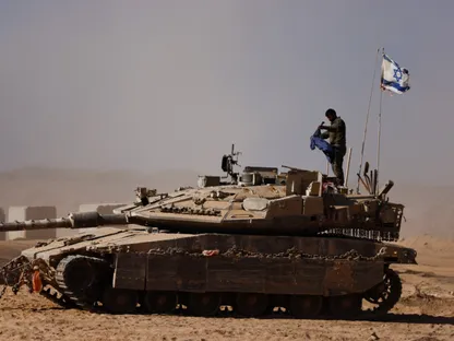 رهان على موعد قصف إيران.. اتهام إسرائيليين باستخدام معلومات عسكرية