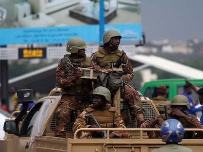 جنود ماليون يقومون بدورية في عاصمة مالي باماكو - 27 يوليو 2018 - REUTERS
