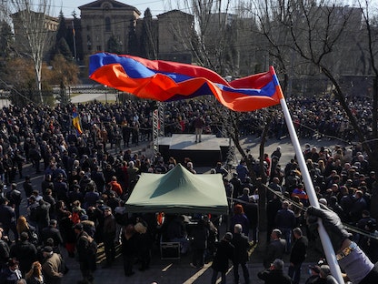 تجمّع للمعارضة في يريفان يطالب باستقالة رئيس الوزراء الأرميني نيكول باشينيان. 27 فبراير 2021 - REUTERS