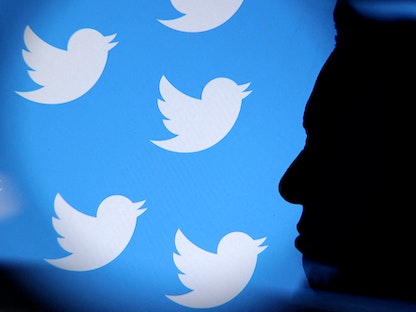 إيلون ماسك يقول إن تويتر يشهد ارتفاعاً في أعداد المستخدمين - REUTERS