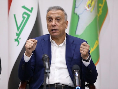 رئيس الوزراء العراقي مصطفى الكاظمي خلال لقائه القادة الأمنيين في البصرة- 22 أغسطس 2020 - REUTERS