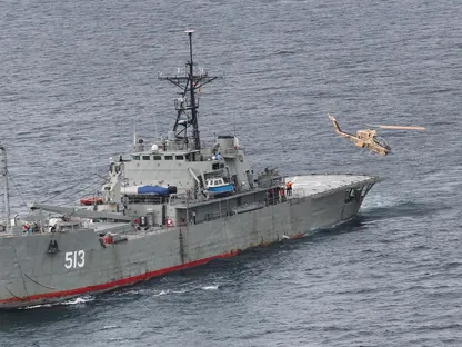 الصواريخ ومضيق هرمز.. أوراق إيران في مواجهة التهديد الأميركي