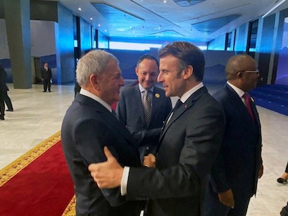 الرئيس العراقي عبد اللطيف رشيد يلتقي الرئيس الفرنسي إيمانويل ماكرون خلال قمة المناخ COP27 بشرم الشيخ في مصر. 7 نوفمبر 2022 - REUTERS