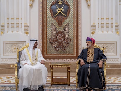 سلطان عمان هيثم بن طارق خلال استقبال رئيس الإمارات محمد بن زايد في مسقط - 27 سبتمبر 2022 - وكالة الأنباء العمانية