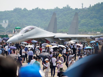 طائرة حرب إلكترونية من طراز J-16D في معرض الصين الدولي للطيران والفضاء بمقاطعة جواندونج. 29 سبتمبر 2021 - REUTERS