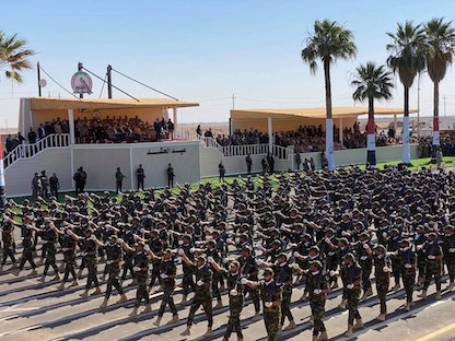 عناصر من الحشد الشعبي في استعراض عسكري بمناسبة ذكرى تأسيسه - الشرق